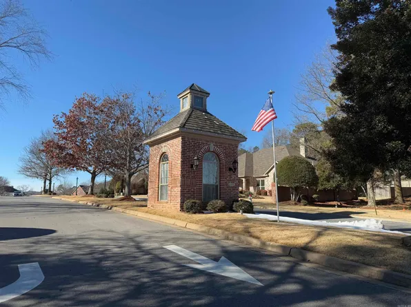 105 Navajo Trl, Maumelle, AR 72113