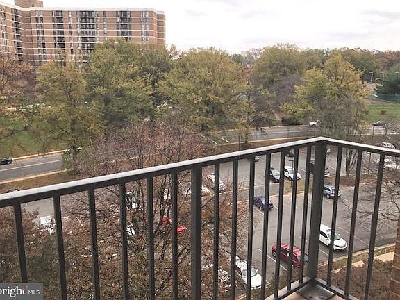 2nd image of 2300 Pimmit Dr APT 813