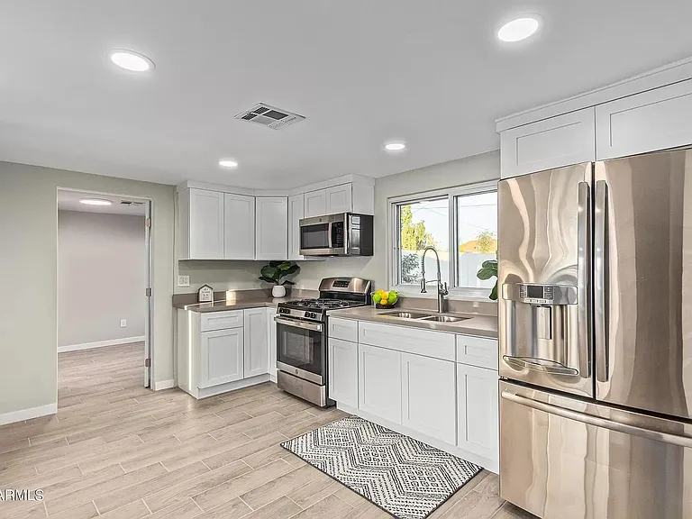 1123 N Frances St — Photo 4