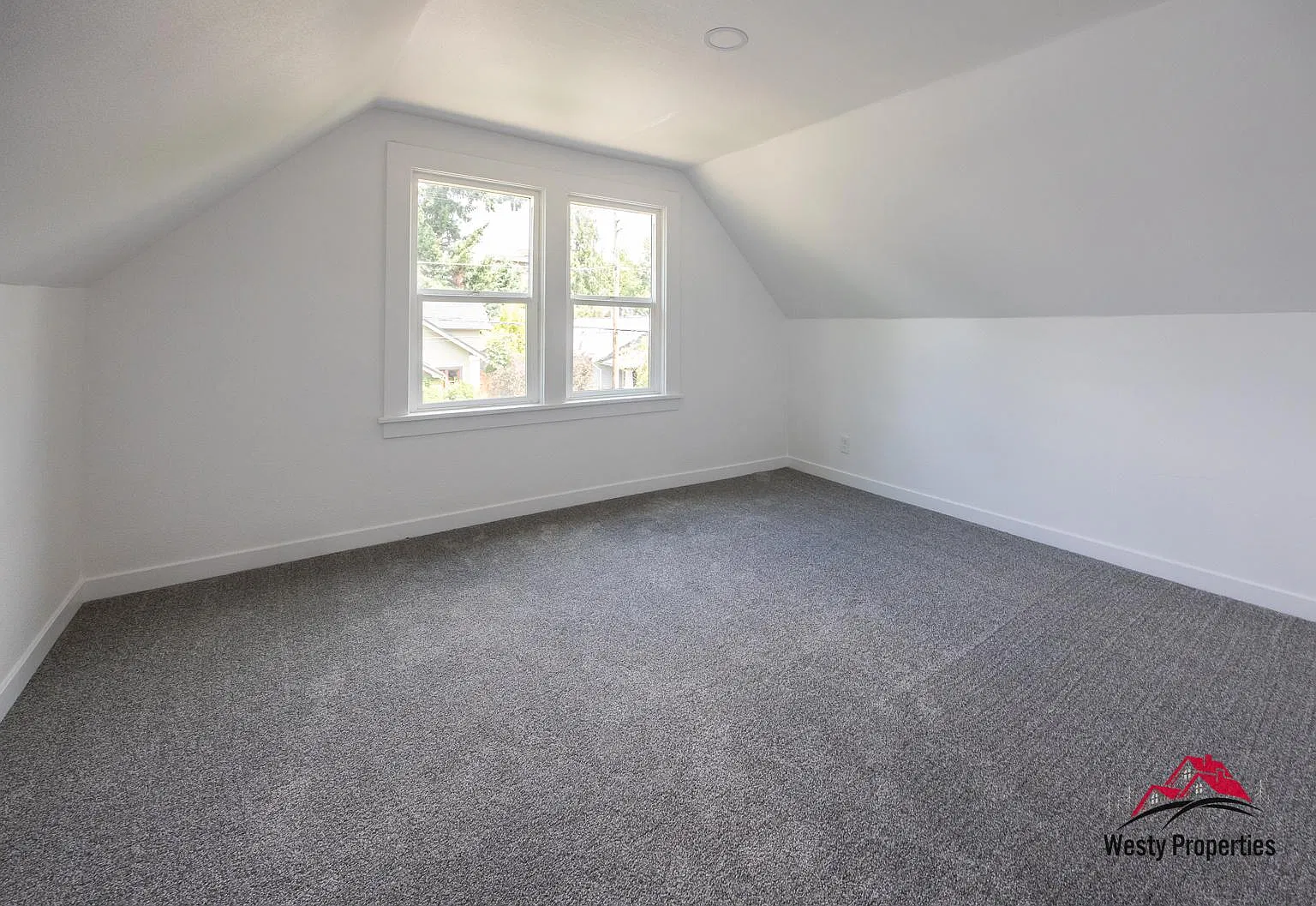 542 NE Brazee St — Photo 2