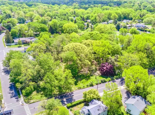 79 Murphy Rd, Middletown, NJ 07748