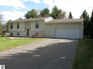 6827 S Crawford Rd #8, Mount Pleasant, MI 48858