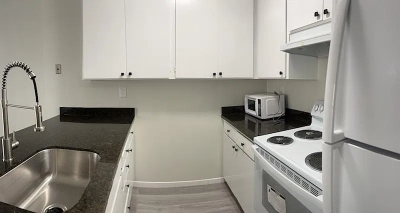 498 Lincoln Cir — Photo 4