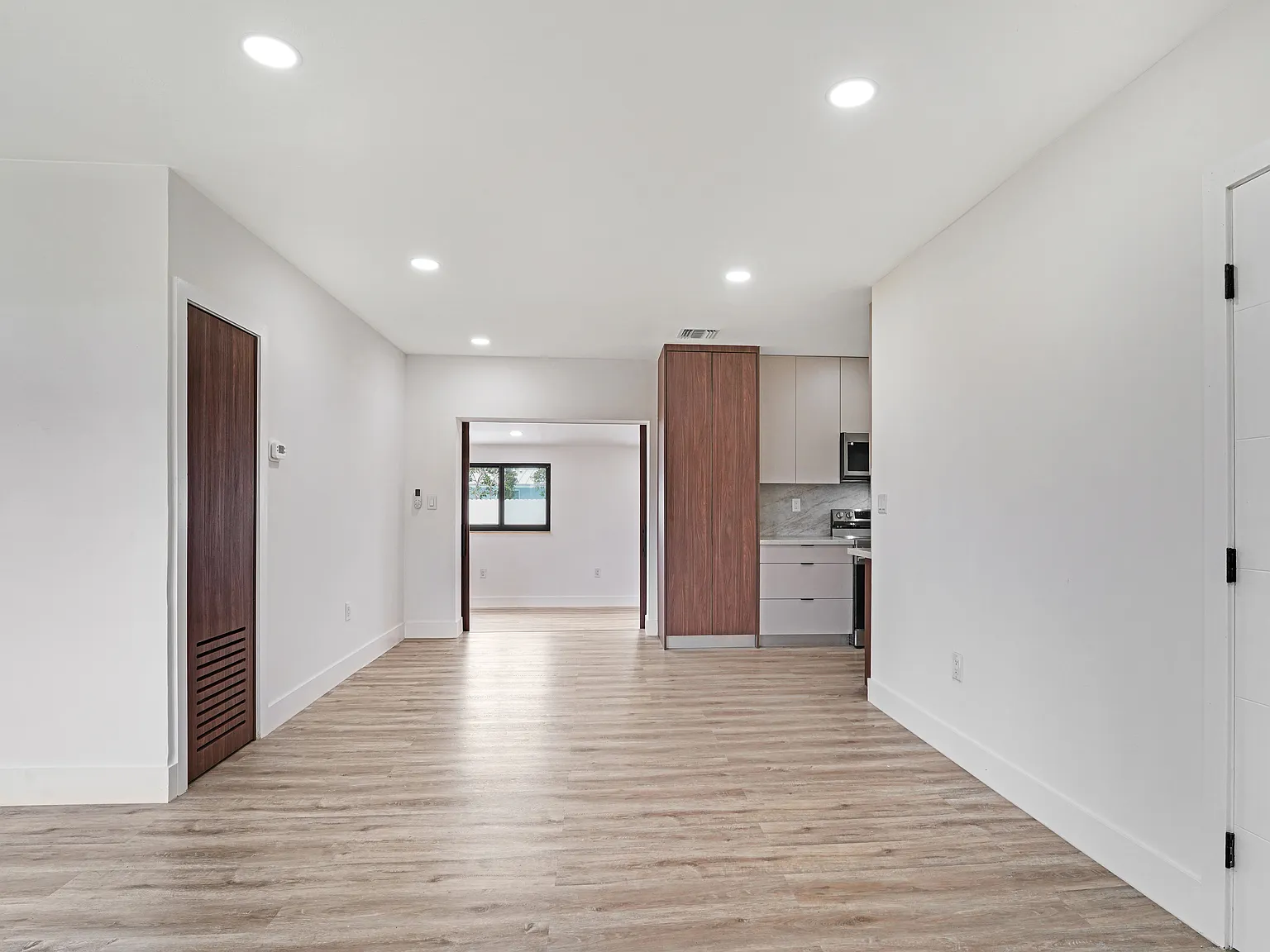 3 bed, 1633 sqft, $4,400 — Photo 3