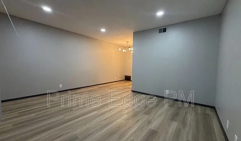 4520 Calvert St #5 — Photo 3