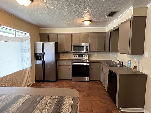3rd image of 3455 Beaumont Dr