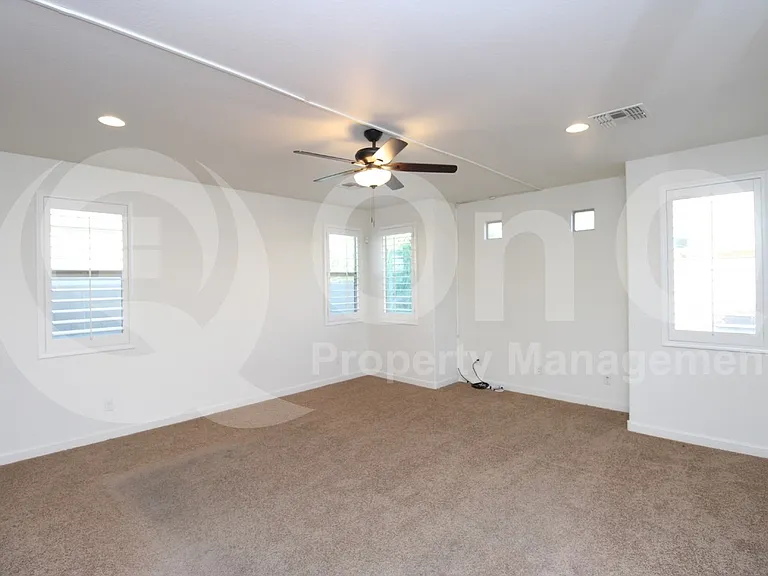 4535 S Ellesmere St — Photo 8