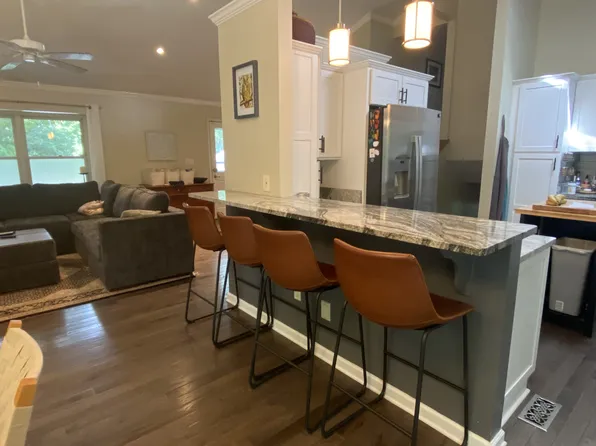 6 Hunters Ridge Dr, Asheville, NC 28803