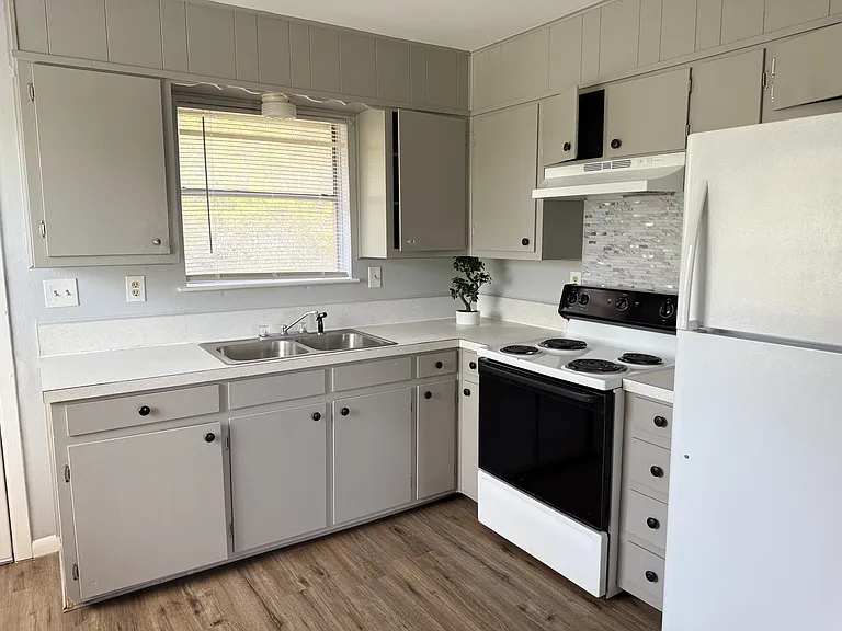 1302 Brown Dr #D — Photo 8
