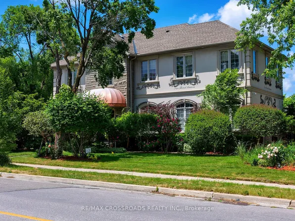 2 Bond Ave, Toronto, ON M3B 1L8