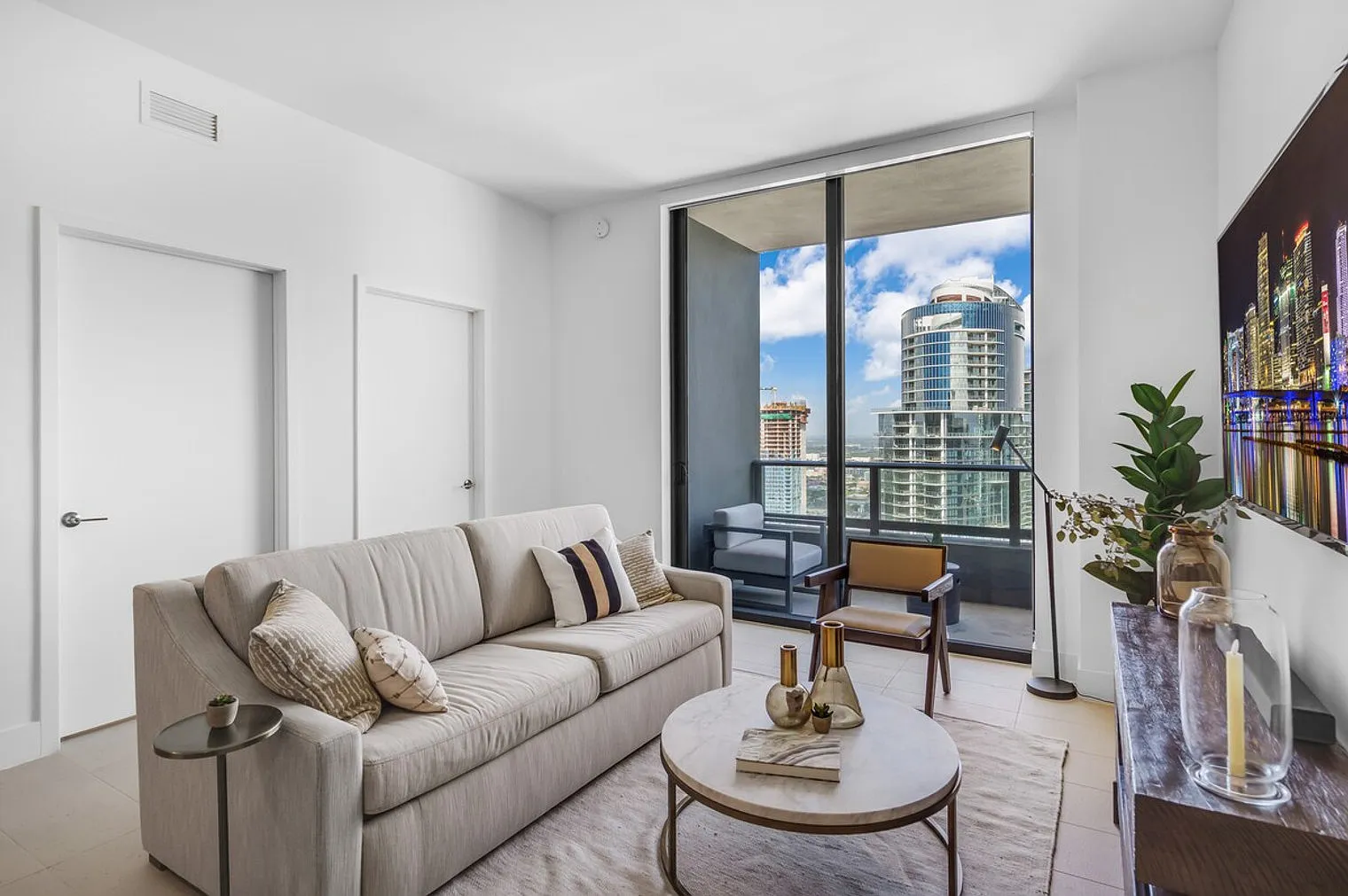 1 bed, 1.0 bath, 645 sqft, $6,319 — Photo 1