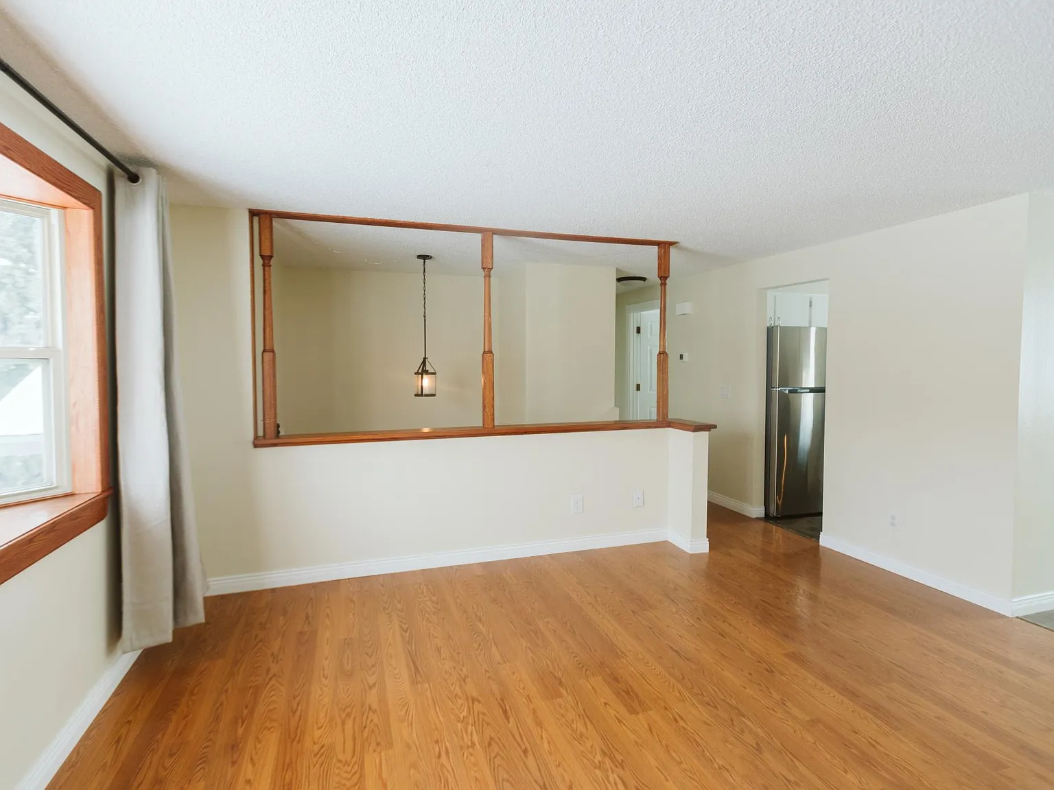 1233 Pineview St — Photo 3