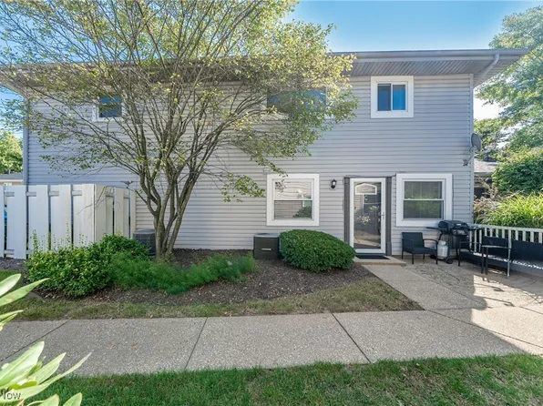 2436 Island Dr APT C, Uniontown, OH 44685