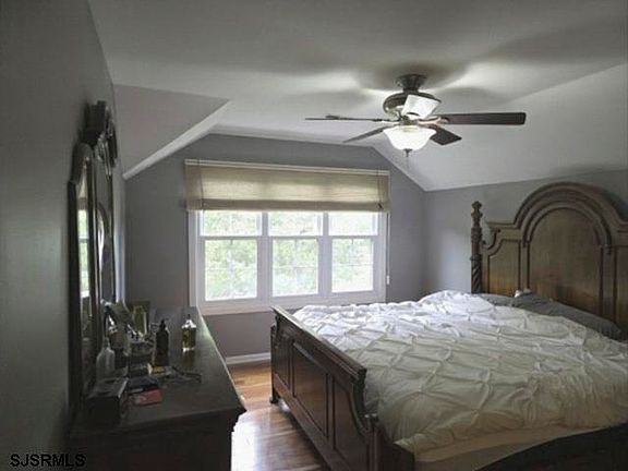 5th image of 110 Lakeview Dr E