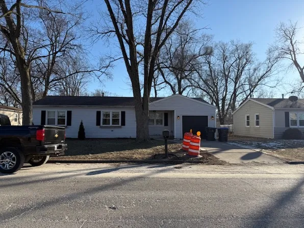 1829 E Lincoln St, Bloomington, IL 61701