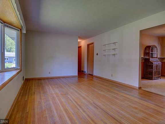 5th image of 152 Kingston Ave