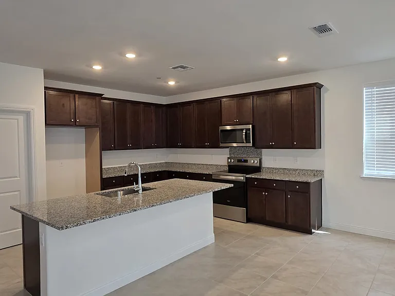 1507 Harvard Way — Photo 5