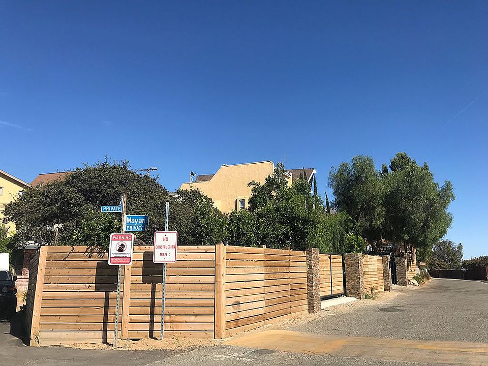 corner Mayan Dr and Aucas Dr