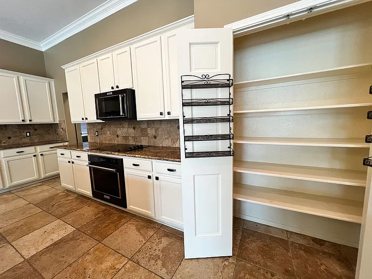 2215 Dorman Ct — Photo 11