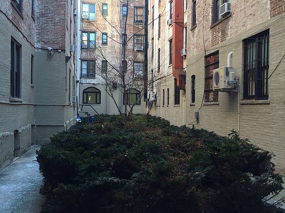 3rd image of 159 Bay 29th St APT A5