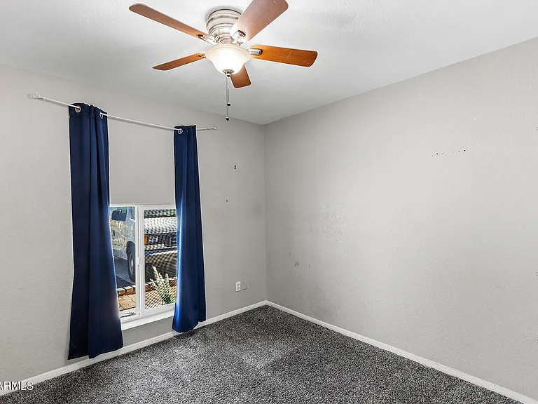 4716 W Christy Dr — Photo 34