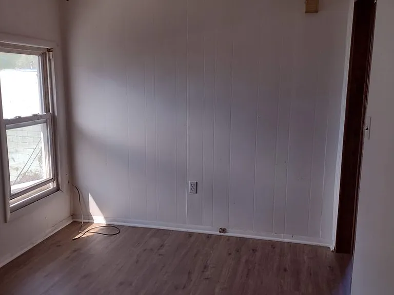 142 Oliver St — Photo 3