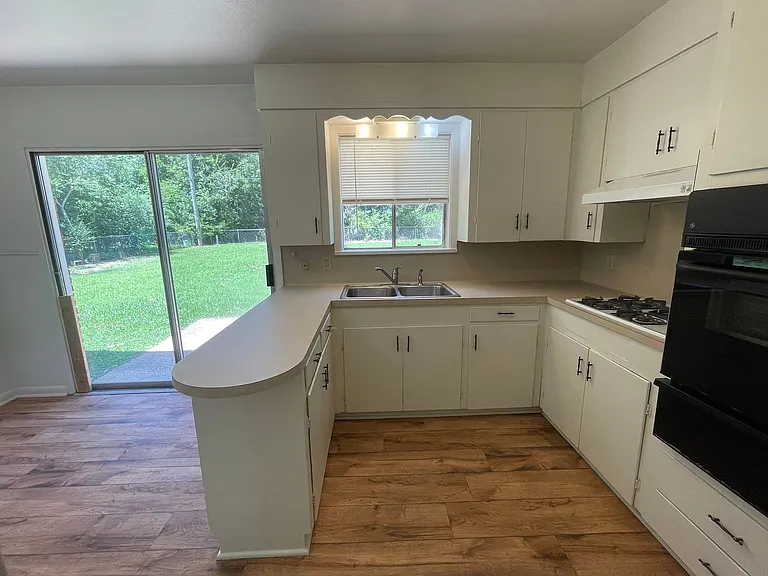 4212 Elaine St — Photo 4