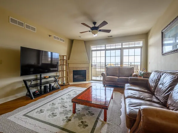 2912 North University DRIVE #204, Waukesha, WI 53188