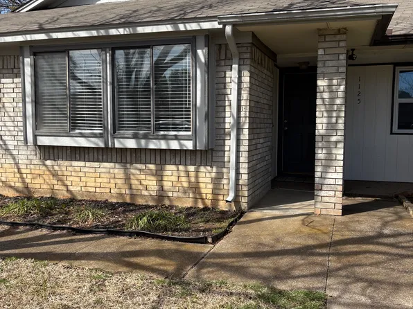 1125 Highpoint Rd, Bedford, TX 76022