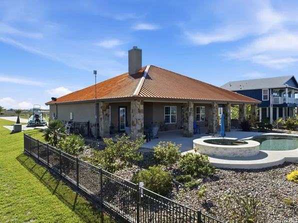 125 DOCKSIDE DR, Rockport, TX 78382