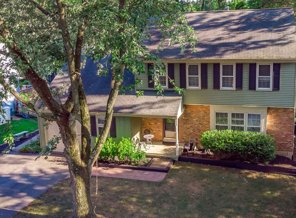 1st image of 20 Quail Hollow Dr
