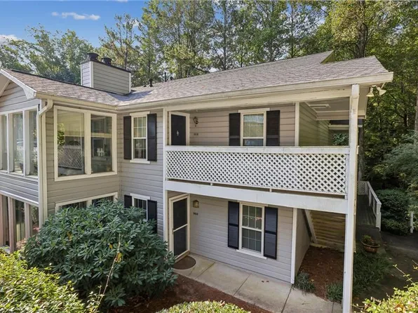 1608 Vicksburg Pl, Sandy Springs, GA 30350