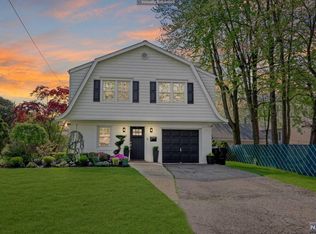 16 Summer Ln, Paramus, NJ 07652
