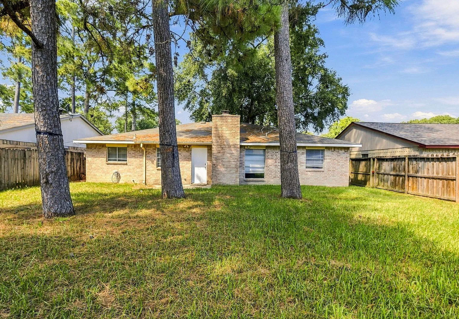 3 bed, 2.0 bath, 1410 sqft, $1,525 — Photo 2