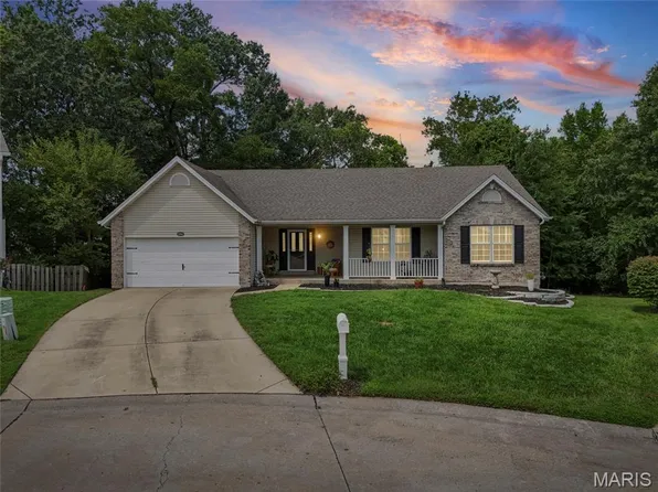 1094 Treeshade Dr, Saint Peters, MO 63376