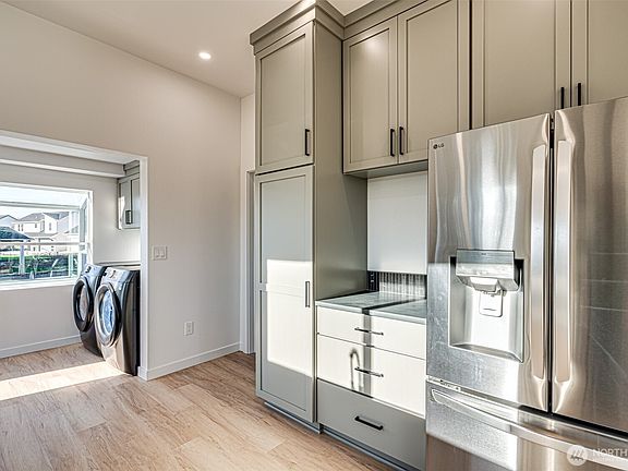 5th image of 1107 Park Street