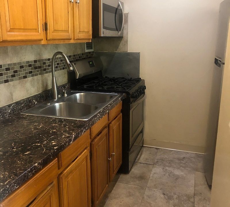1st image of 50 Saint Johns Pl APT 3