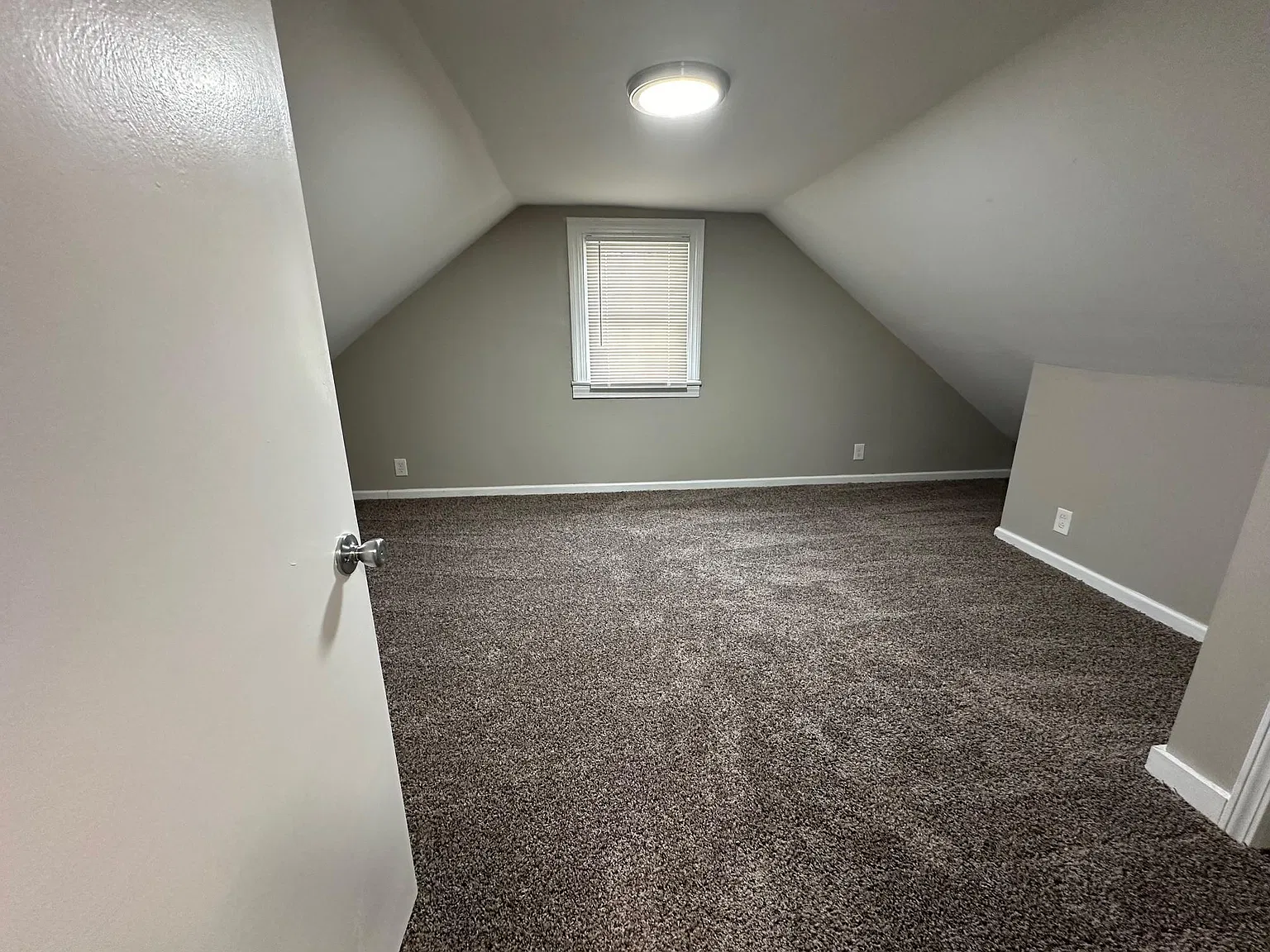 4 bed, 1082 sqft, $1,400 — Photo 4