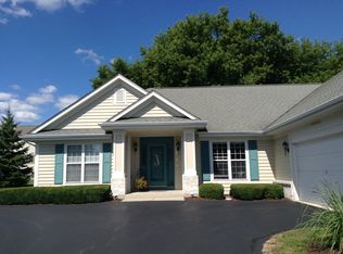 W233N3049 Oakmont Ct W, Pewaukee, WI 53072