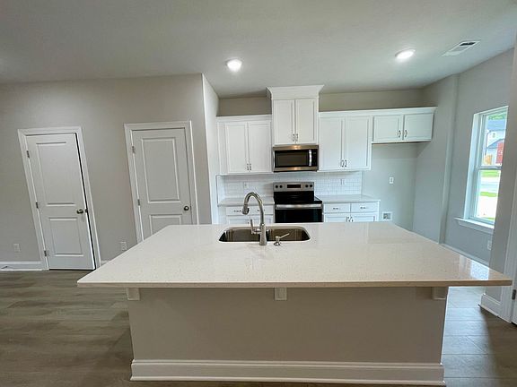 4th image of 713 Endswell Drive #5B
