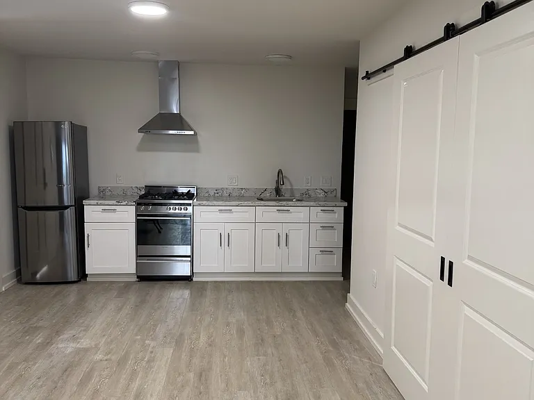 828 Center St — Photo 9