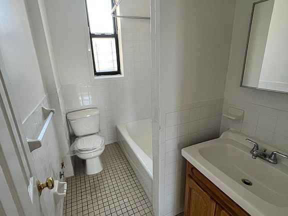 5th image of 2085 Morris Ave #2