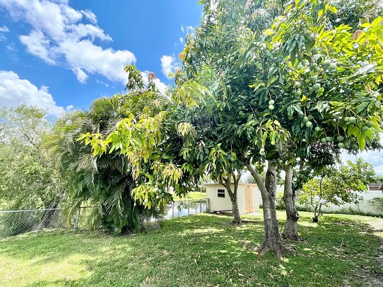 1474 Kerry Dr — Photo 10
