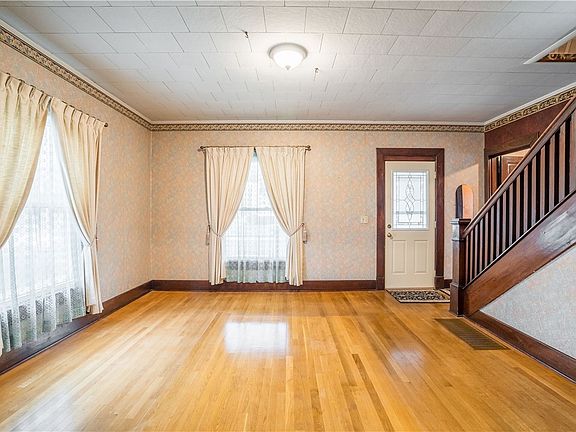 4th image of 716 Taft St