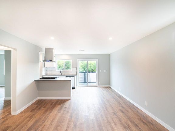 2nd image of 5847 Willoughby Ave #5A