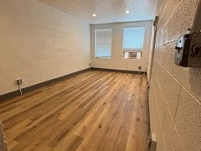 1076 E 200 S — Photo 16