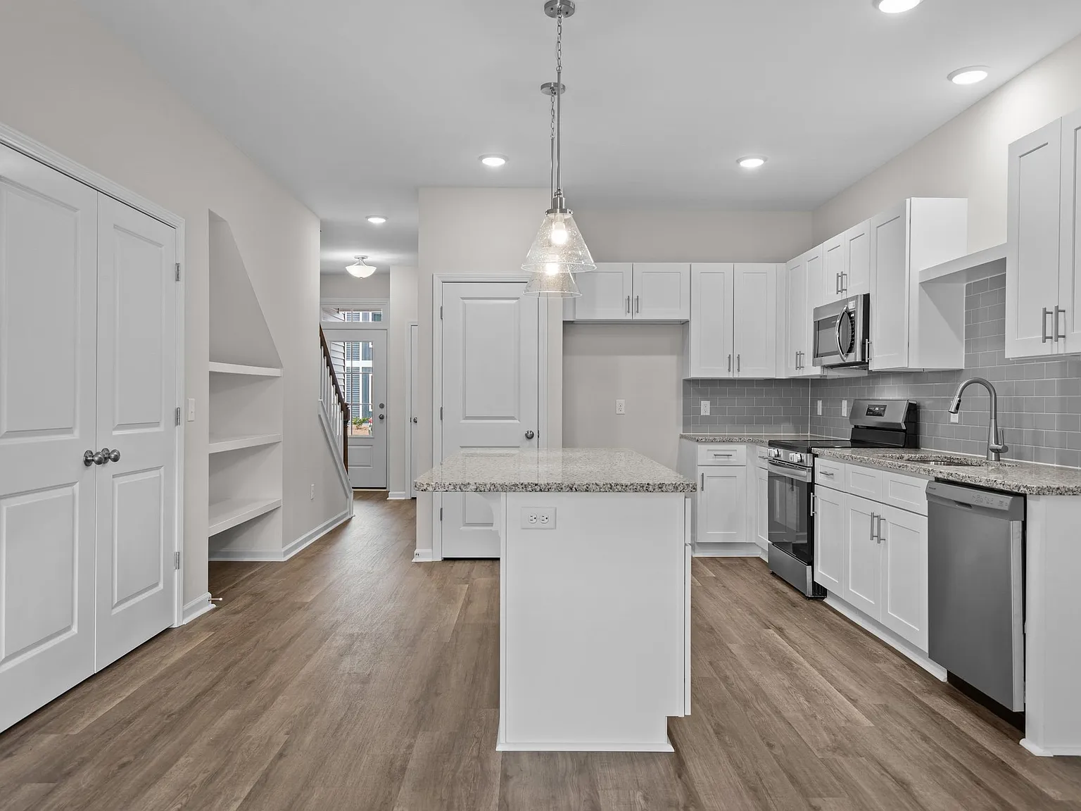 3 bed, 1652 sqft, $2,000 — Photo 4