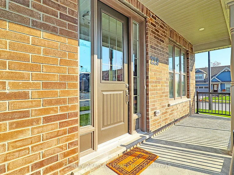 228 Rowberry Blvd — Photo 4
