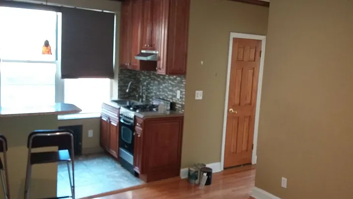 Rented by Halvatzis Realty | media 5