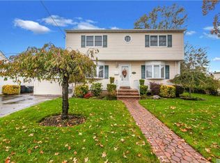 271 N Rutherford Ave, Massapequa, NY 11758